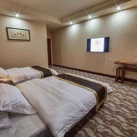 Hotel Shanghai City Osh Exterior photo